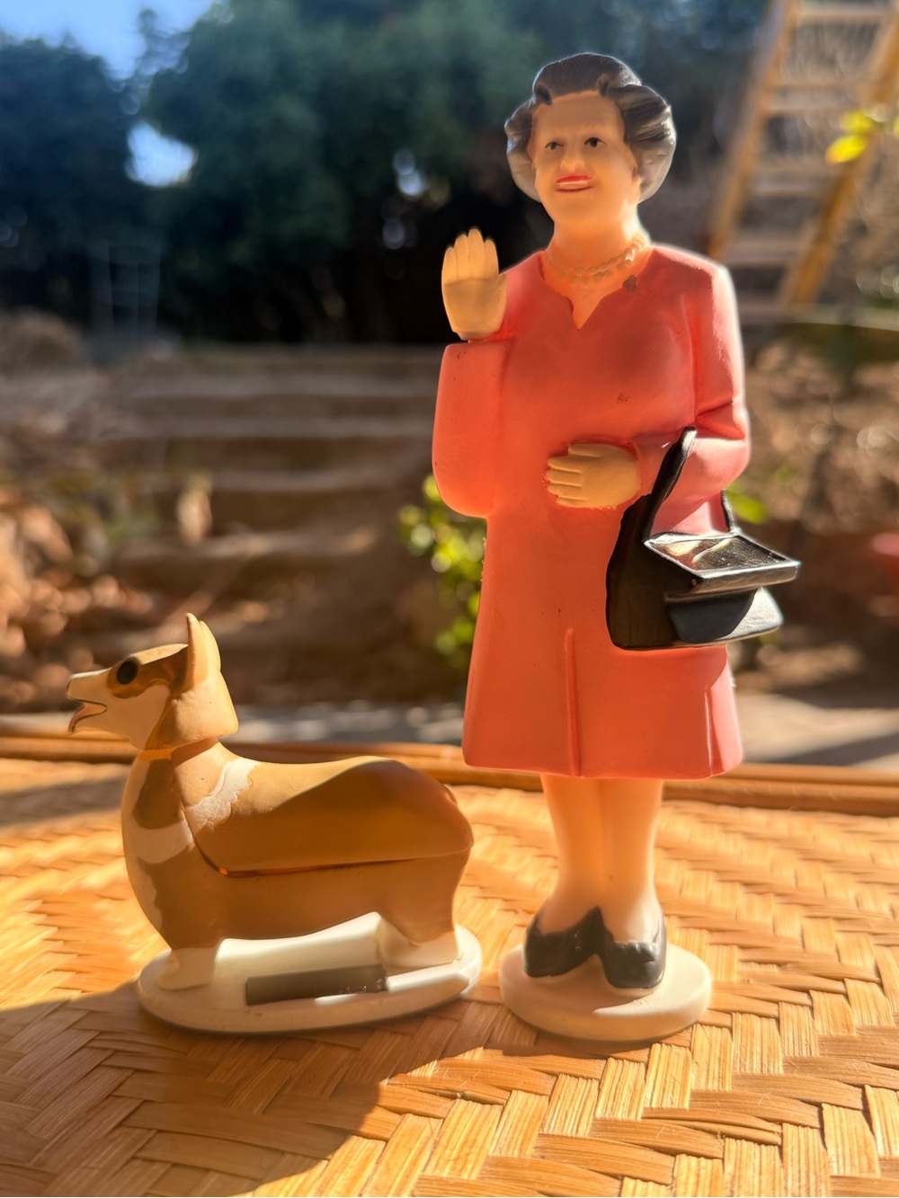 Kikkerland Solar Queen and Corgi Set — Pink Dress with Tan Corgi - Picture 10 of 10